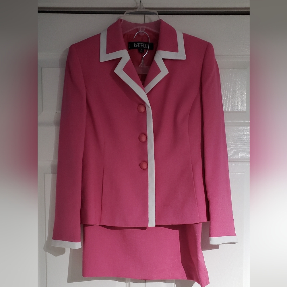 Kasper 4P Barbie Pink Suit - Picture 10 of 10